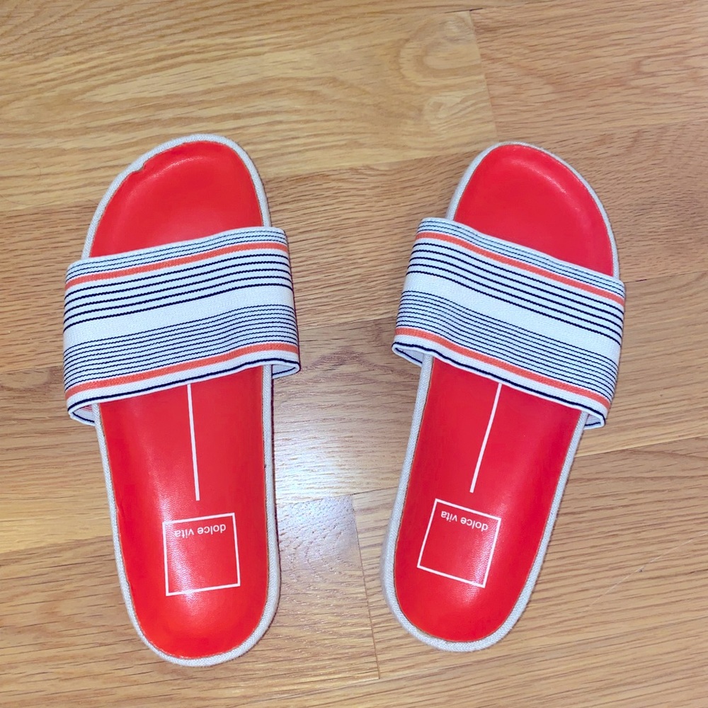 Dolce Vita sliders, size 6